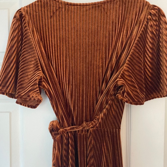 Simplee Velvet Wrap Dress Copper Small NWT - Picture 7 of 10